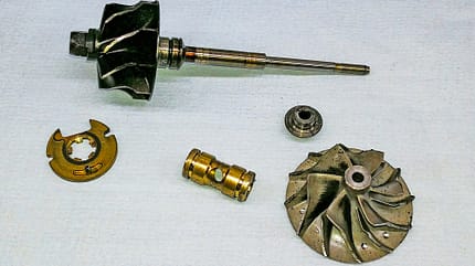 TechnikProfi, Turbolader, Ausfallursachen, Läuferwelle zerlegt, Abgasturbine, Verdichterrad TechnikProfi_2021_13_03_9