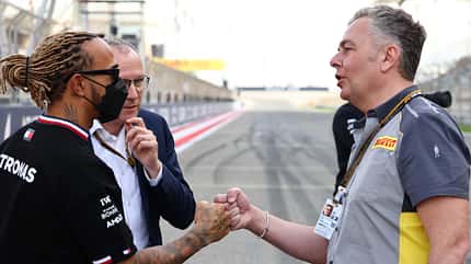 Lewis Hamilton & Mario Isola - Pirelli - GP Bahrain 2022 Lewis Hamilton & Mario Isola - Pirelli - GP Bahrain 2022