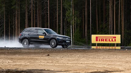 Pirelli Scorpion, Advertorial