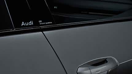 Audi Q8 E-Tron Modellbezeichnung B-Säule 2022 Audi Q8 E-Tron Modellbezeichnung B-Säule 2022