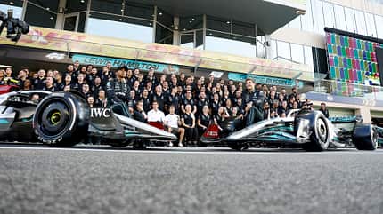 Mercedes Teamfoto - Formel 1 - GP Abu Dhabi - 17. November 2022 Mercedes Teamfoto - Formel 1 - GP Abu Dhabi - 17. November 2022