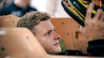 Mick Schumacher - Mercedes - Fabrik Brackley - 2023