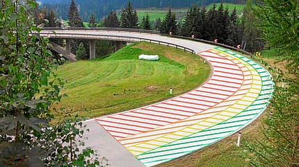 Fahrbahnmarkierungen für Motorradfahrer Fahrbahnmarkierungen für Motorradfahrer