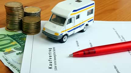 Kaufvertrag, Wohnmobil, Geld, Stift Kaufvertrag, Wohnmobil, Geld, Stift