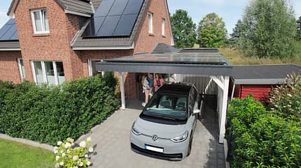 Carport, E-Auto, E-Mobility, Elektroauto, Elektromobili, Laden, Laden Zuhause, PV, Photovoltaik, Solar, Solarenergie, Wallbox, Automobile, Car, Human, Person, Transportation, Vehicle EON