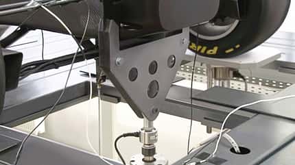 TechnikProfi, Fahrwerkstechnik, Vertikaldynamik-Prüfstand, Hydraulikstempel, Simulation aerodynamische Kräfte TechnikProfi_2023_19_05_4