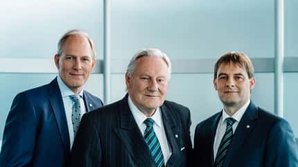 Alpina Burkard Bovensiepen mit den Söhnen Florian (rechts) und Andreas (links) 2015 Alpina Burkard Bovensiepen mit den Söhnen Florian (rechts) und Andreas (links) 2015