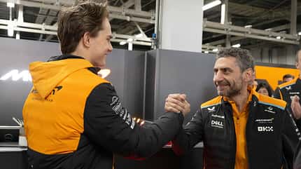 Andrea Stella & Oscar Piastri - McLaren - GP Japan 2024 Andrea Stella & Oscar Piastri - McLaren - GP Japan 2024
