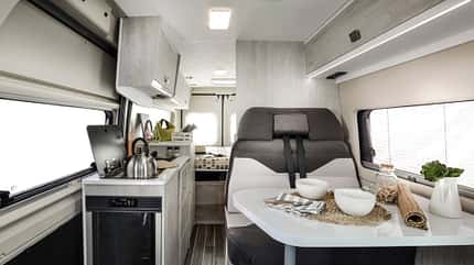 Kaufberatung guenstige Campingbusse (2025) Campingbusse (2025) ROLLER TEAM LIVINGSTONE 2 Bad