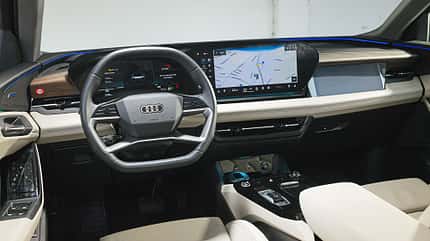 Porsche Macan 4, Audi Q6 e-tron, Mercedes EQE 500, Vergleichstest, ams0125 Audi Q6 e-tron, Cockpit