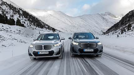 E-Autos im Schnee, Vergleichstest, ams0325 BMW iX1 eDrive20 und BMW iX1 xDrive30
