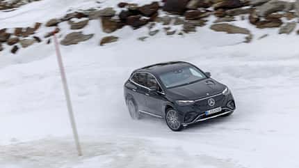E-Autos im Schnee, Vergleichstest, ams0325 Mercedes EQE 350 + und EQE 350 4 Matic