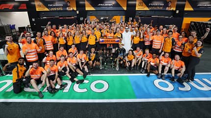 McLaren - Teamfoto - GP Saudi-Arabien 2025 McLaren - Teamfoto - GP Saudi-Arabien 2025