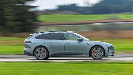 Assistenzsysteme Mercedes, Nio, Volvo, Tesla