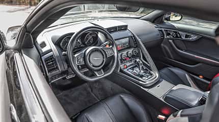 Jaguar F-Type Coupé, Cockpit