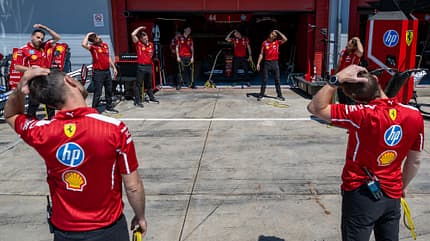 Ferrari-Mechaniker - Formel 1 - GP Emilia-Romagna 2025 Ferrari-Mechaniker - Formel 1 - GP Emilia-Romagna 2025