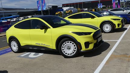 Max Verstappen & Yuki Tsunoda - Ford Mach-E Rally - Privatautos - Dienstwagen - Silverstone - GP England 2025 Max Verstappen & Yuki Tsunoda - Ford Mach-E Rally - Privatautos - Dienstwagen - Silverstone - GP England 2025