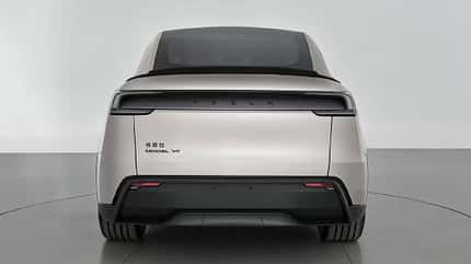 07/2025, Tesla Model Y Sechssitzer China Tesla Model Y Sechssitzer China