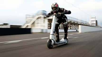 Der Bo Turbo E-Scooter soll 160 km/h schaffen.