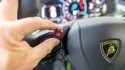 Lamborghini Revuelto, ET, ams1925 Lamborghini Revuelto, Lenkradtasten