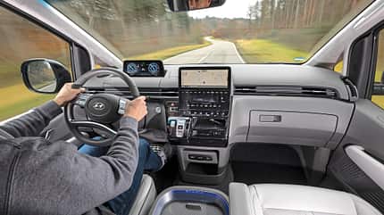 Hyundai Staria, Cockpit