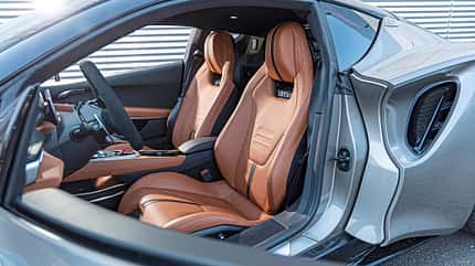 Lotus Emira Turbo SE, Sitze