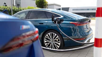 Audi S6 Sportback e-tron und BMW i5 M60