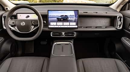 Leapmotor B10, Cockpit