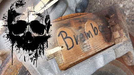 Holzbremsklötze, Mercedes GLE 400, 11/2025 Holzbremsklötze an einem Mercedes GLE 400.