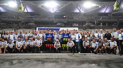 Racing Bulls - Teamfoto - GP Abu Dhabi 2025 Racing Bulls - Teamfoto - GP Abu Dhabi 2025