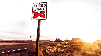 Tempolimit USA Highway Autobahn durchgestrichen