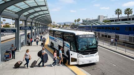 Kalifornien, 225-km/h-Bus, Caltrans, Station, Bushaltestelle, 05/2026 Kalifornien denkt über 225-km/h-Busse nach