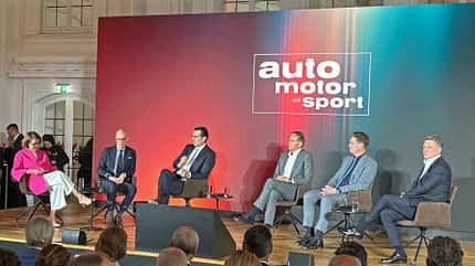 Best Cars 2026 Runde / Panel CEOs weißer Saal Neues Schloss Stutgart
