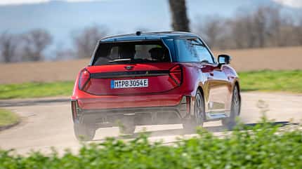 Nissan Micra, Mini Cooper SE, VT, ams1126 Mini Cooper SE