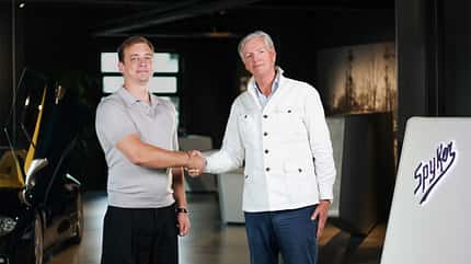 Spyker, Volodymyr Nosov (links, ukrainischer Krypto-Milliardär und Miteigentümer), Victor Muller (Gründer und Chef), 08/2026 Volodymyr Nosov (links) und Victor Muller