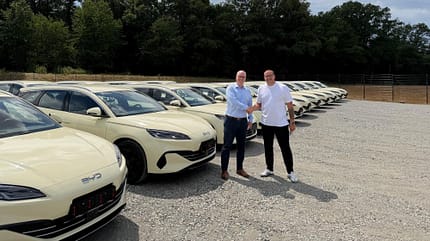 BYD Seal 6, Taxi, Taximarkt Deutschland, Carsten Schopf, Direktor B2B bei BYD Deutschland (links); Thorsten Schumacher, Geschäftsführer Lang Gruppe, 08/2016 BYD Seal 6 als Taxi, Carsten Schopf, Direktor B2B bei BYD Deutschland (links); Thorsten Schumacher, Geschäftsführer Lang Gruppe