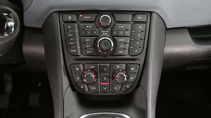 Opel Meriva 1.4 Innovation, ams0115, Vergleich Opel Meriva 1.4 Innovation, Mittelkonsole