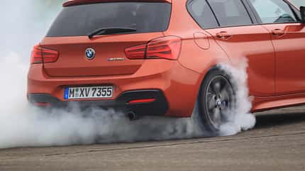 BMW M135i, Mercedes-AMG A45 4Matic, ams_Sonderheft, Vergleich BMW M135i, Burnout