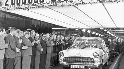 12/2015 - Opel Werkstatt, Rüsselsheim, Überblick - die Highlights des Museums - mokla1215 Opel Kapitän - 2-millionster Opel