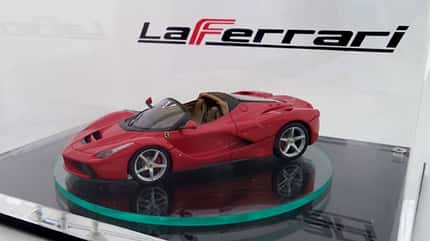 06/2016, Ferrari LaFerrari Spider Modellauto Ferrari LaFerrari Spider Modellauto