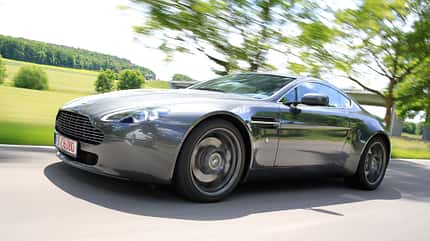 Aston Martin V8 Vantage, Seitenansicht