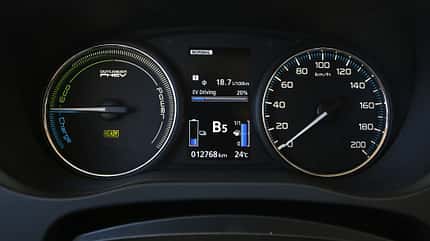 Mitsubishi Outlander Plug-in Hybrid, ams2016, Vergleich Mitsubishi Outlander Plug-in Hybrid, Rundinstrumente