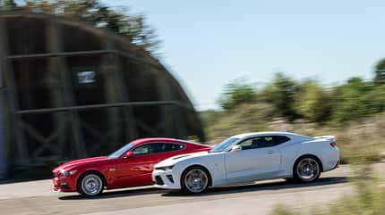 Chevrolet Camaro 6.2V8, Ford Mustang 5.0 V8, ams2116, Vergleich Chevrolet Camaro 6.2V8, Ford Mustang 5.0 V8, Impression
