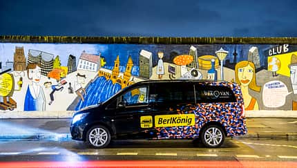 Berliner Verkehrsbetriebe (BVG) und ViaVan, ein Joint Venture von Mercedes-Benz Vans und Via