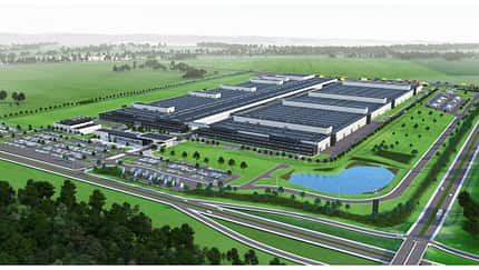 Über 1.000 Arbeitsplätze im neuen Motorenwerk in Jawor: Mercedes-Benz Cars feiert weiteren Fortschritt des neuen Hightech-Motorenwerks in Polen