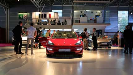 Tesla: Messestand Pariser Autosalon 2018