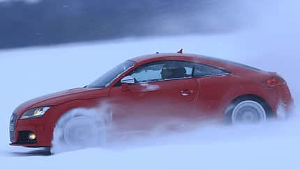 Ski-Rennsport gegen Motorsport