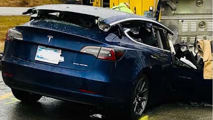 Tesla Model-S Unfall Indiana