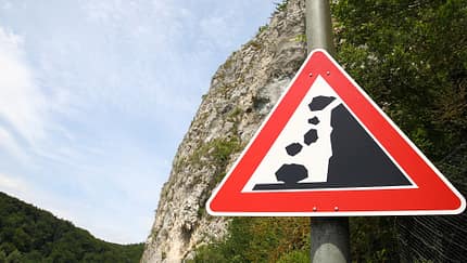 Verkehrsschild Felssturz