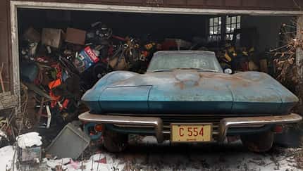 Corvette unter Müllhaufen gefunden